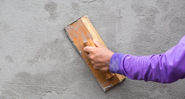 Reboco de paredes: etapa fundamental no acabamento da alvenaria