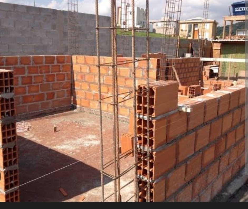 Alvenaria convencional com tijolo cerâmico furado: como a obra evolui durante a execução das paredes em Macapá, Santana e Oiapoque